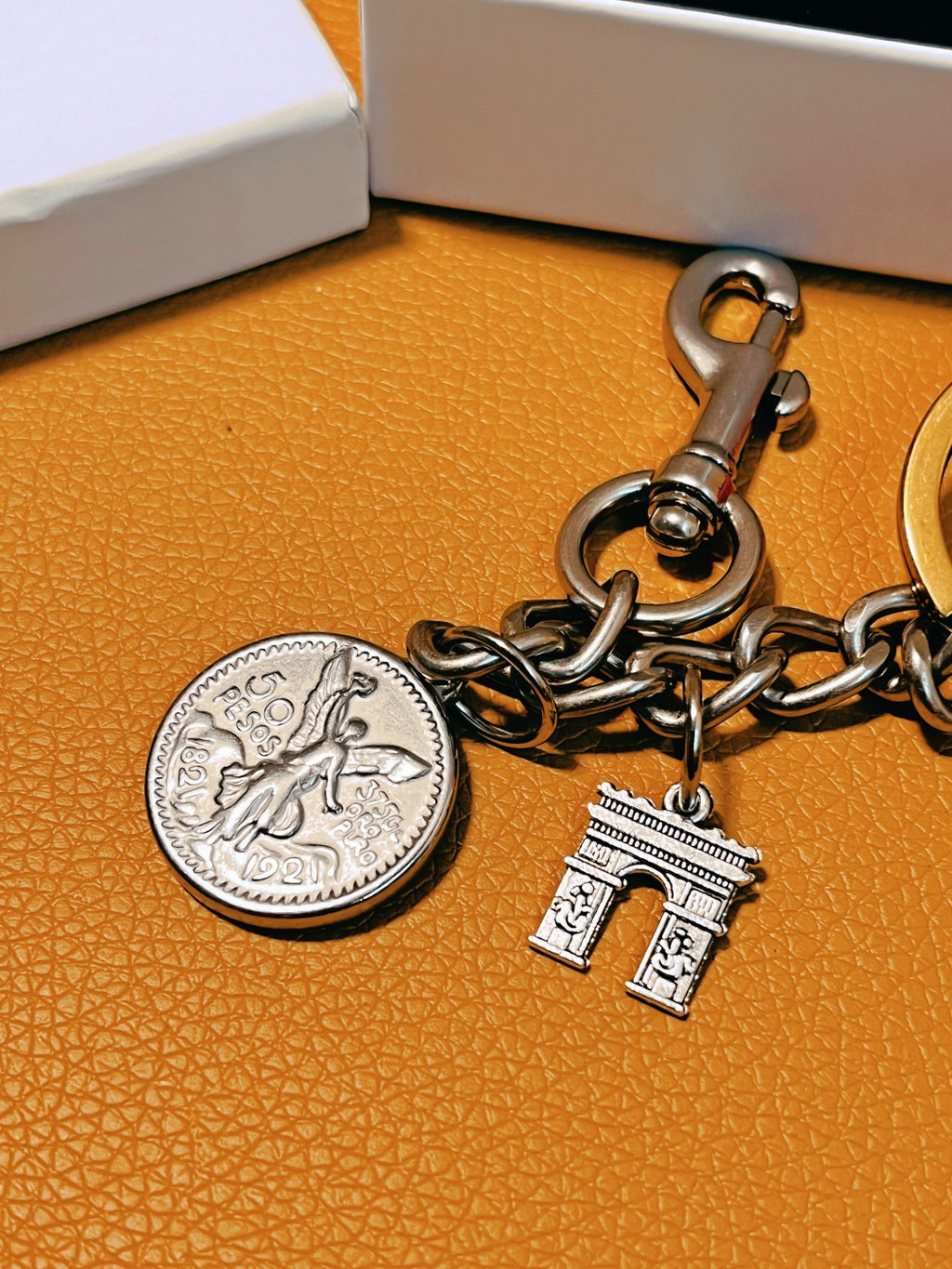 A1Z84J62  Popular Keychains
