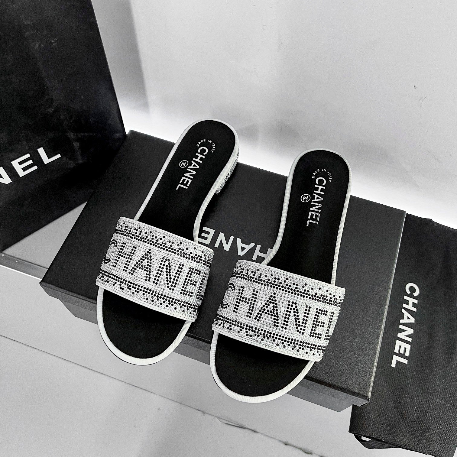 Z1ZC57 Popular sandals