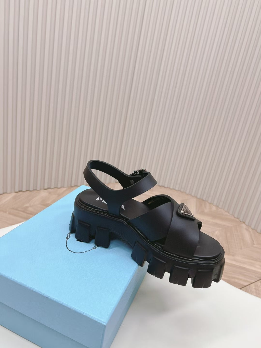 ZPX76P4 Popular sandals