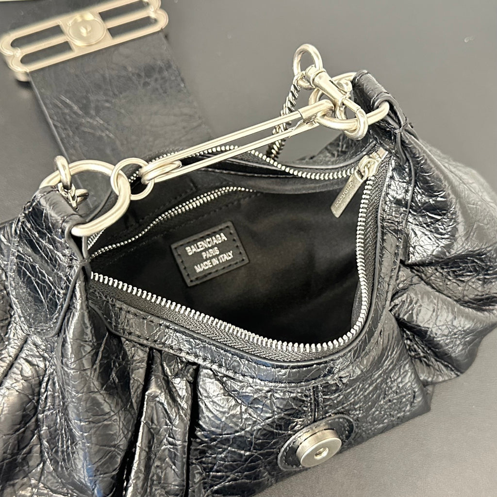B1P36J120 Popular leather bag