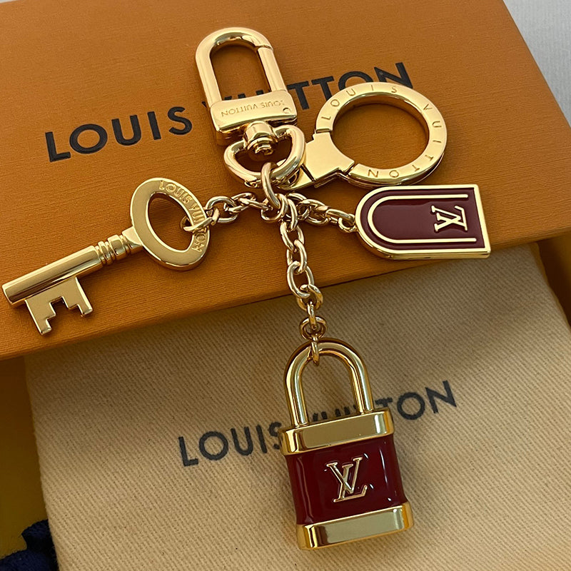 A1Z105E38 Popular bag 's charms accessories