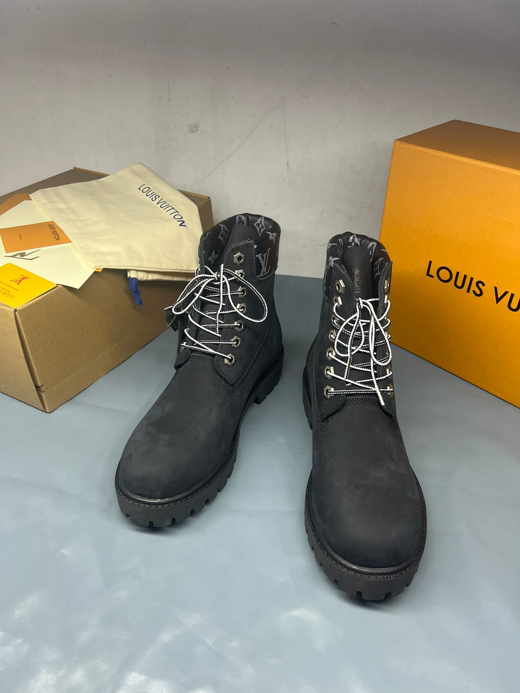 Z2Q105E383 Popular high-quality leather Boots