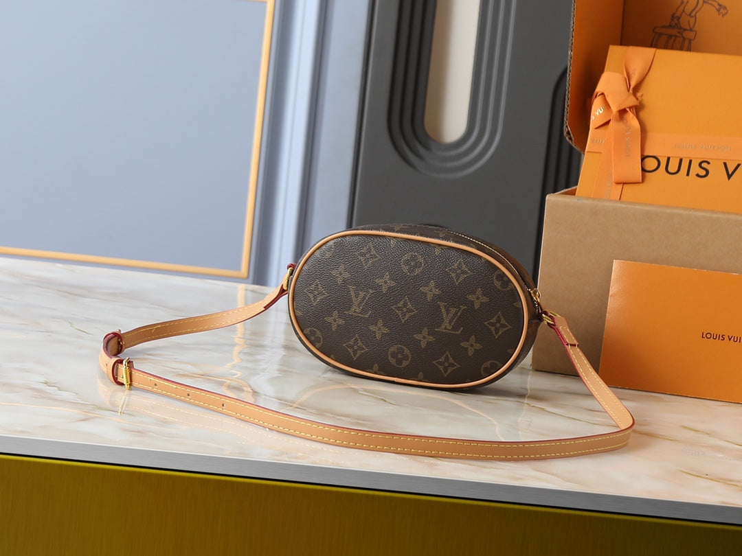 B1P46E113 Popular leather bag