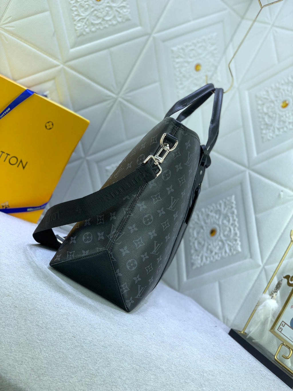 B12X44E350 Popular    leather bag 