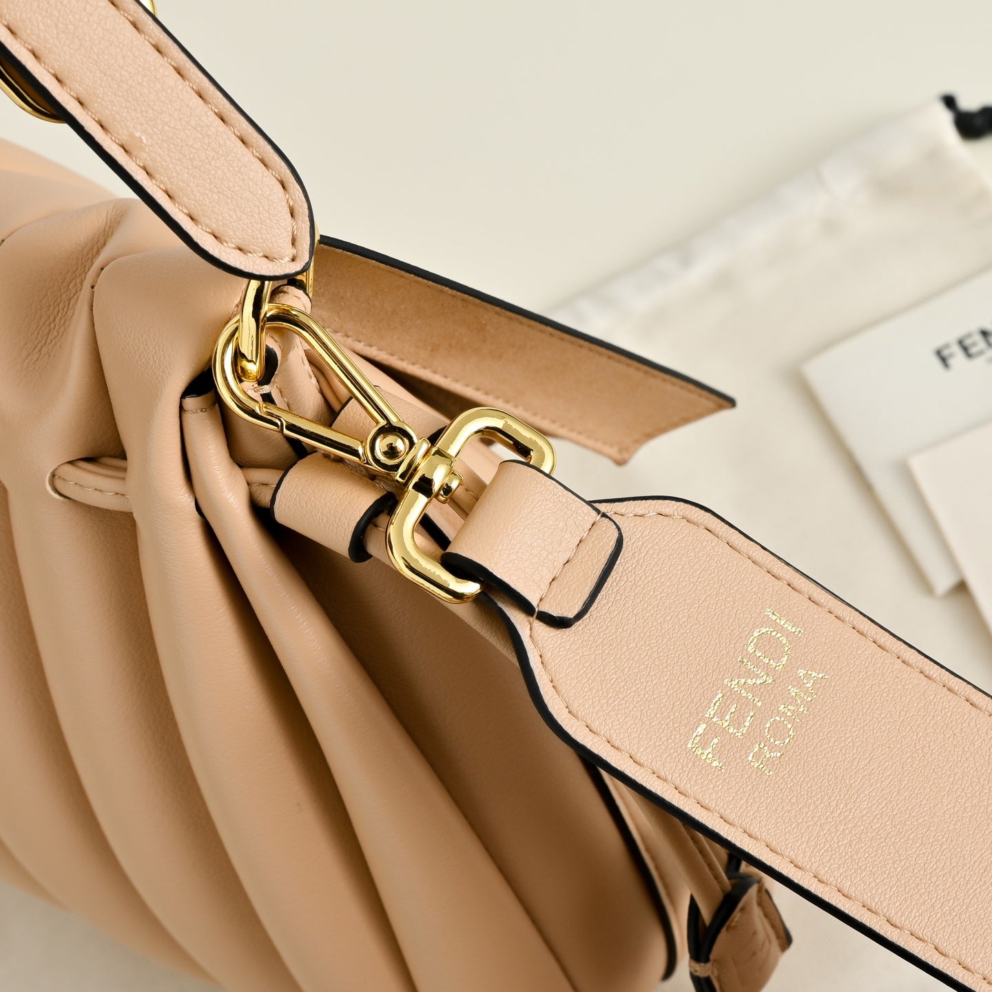 B1P36F106 Popular leather bag