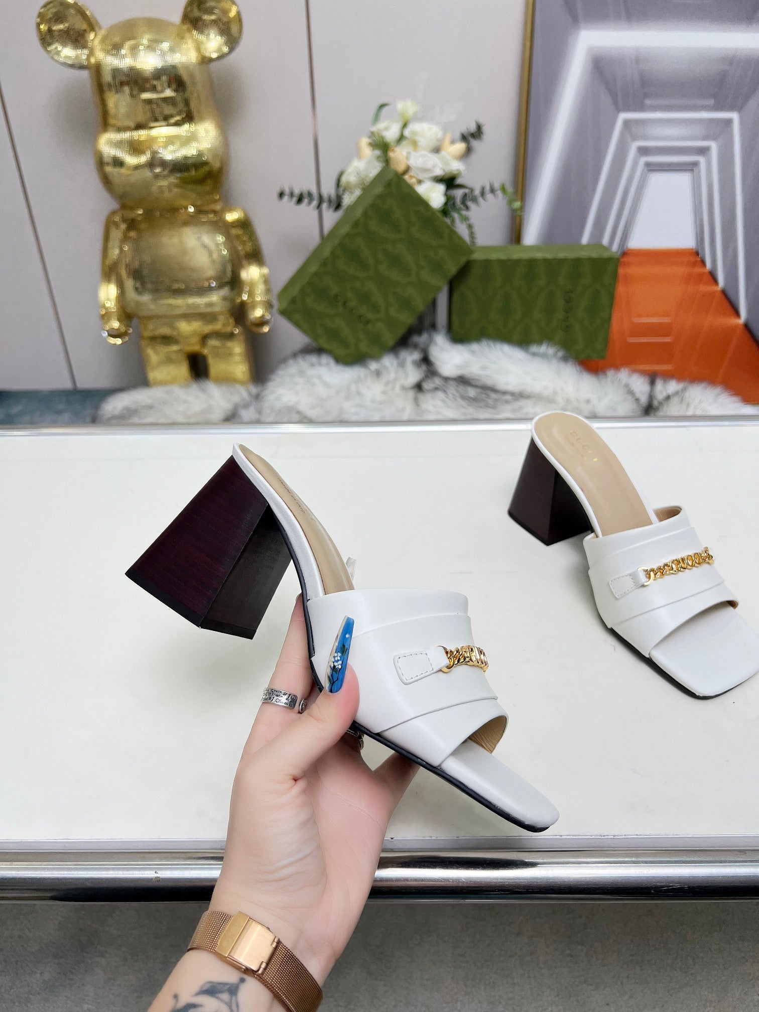 Z2N75B11  Popular leather High heels