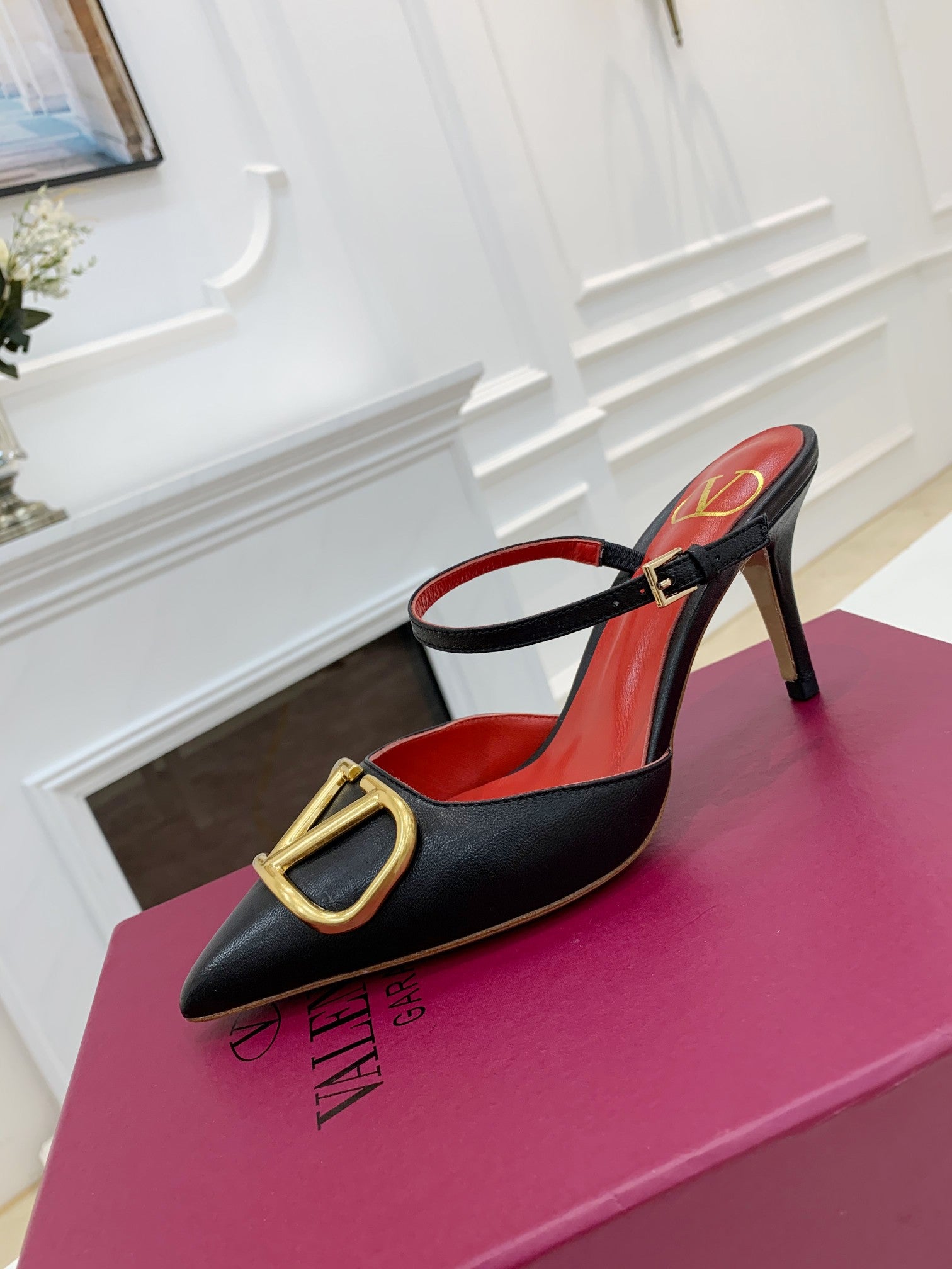 Z2YVL28 Popular leather  High heels