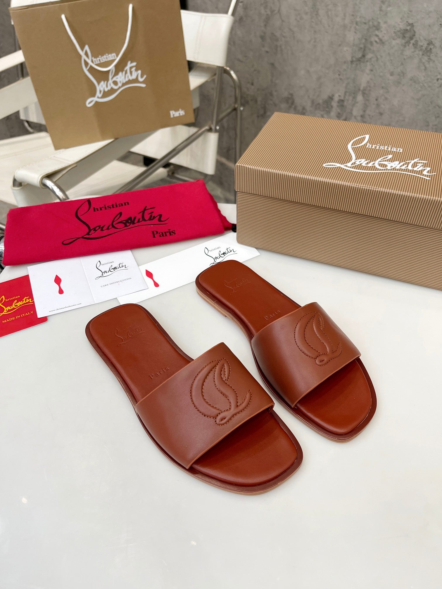 Z2XA32 Popular leather Slippers