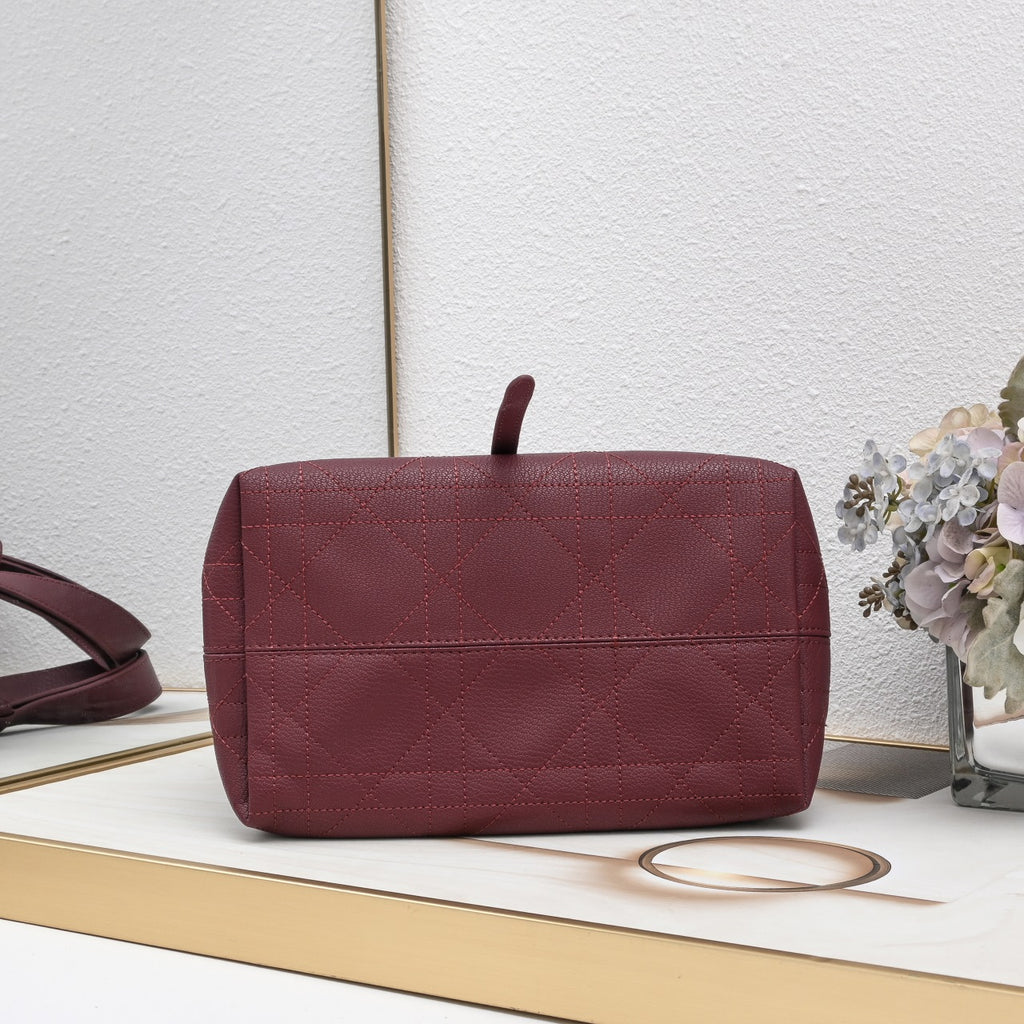 B1R76D42 Popular leather bag