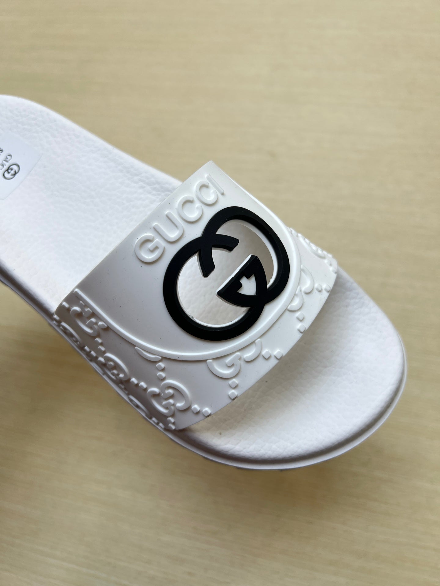 Z5X76B6  Popular slippers