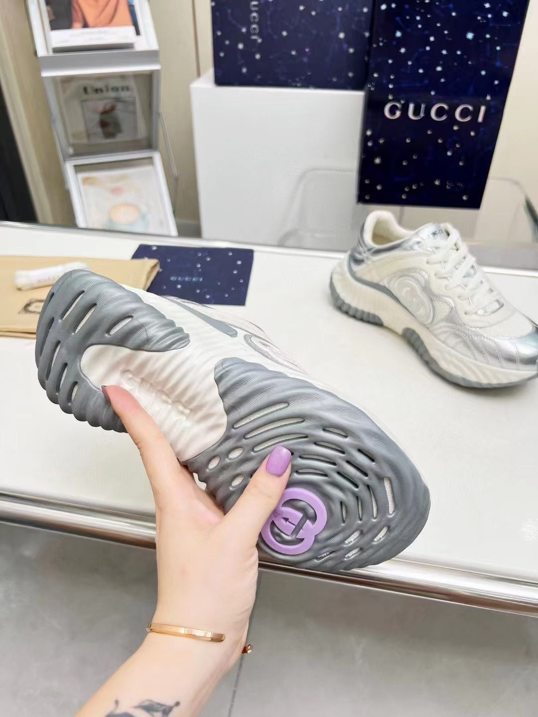 Z2Q95B172  Popular high-quality Shoes