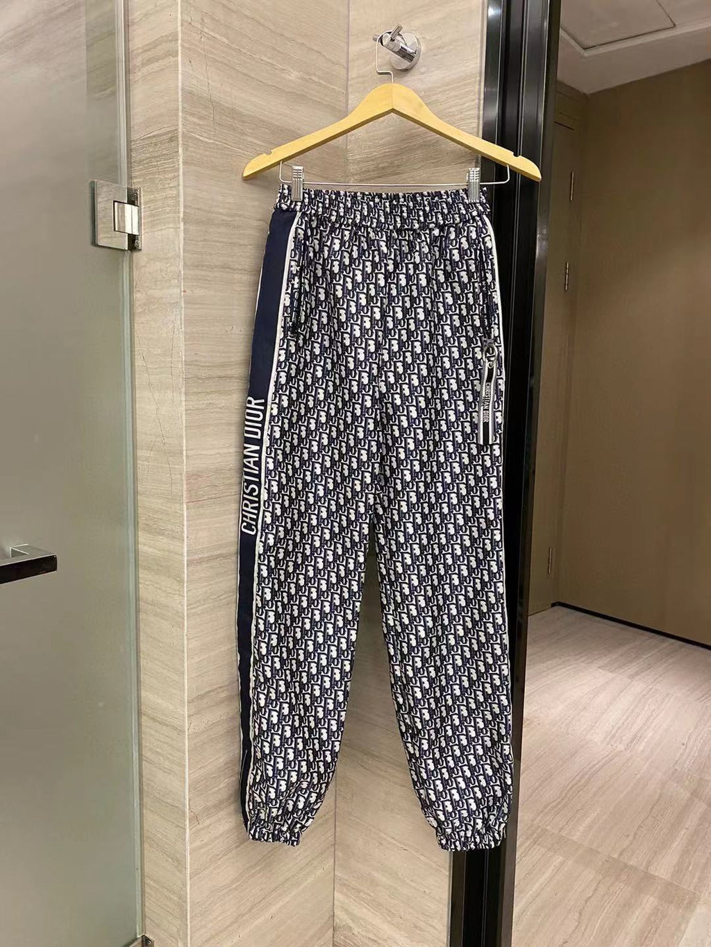 U1W35D16  Popular Pants