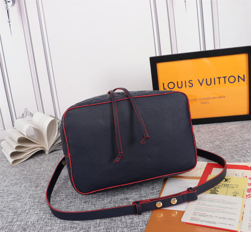 B12X73E60 Popular leather bag 