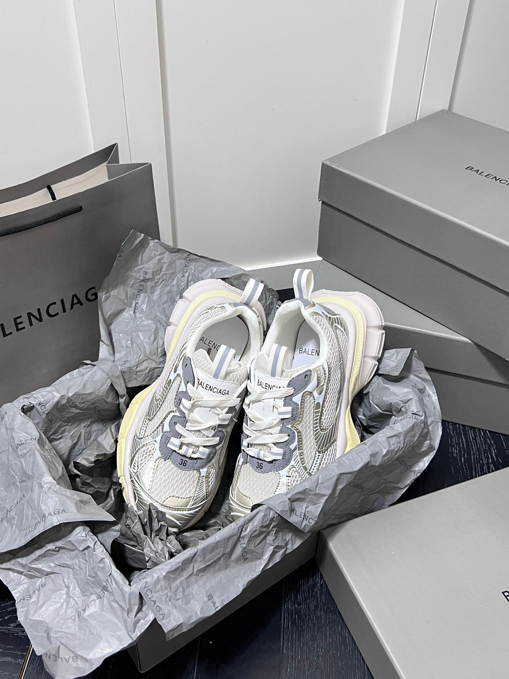 Z1Z54J115 Popular shoes