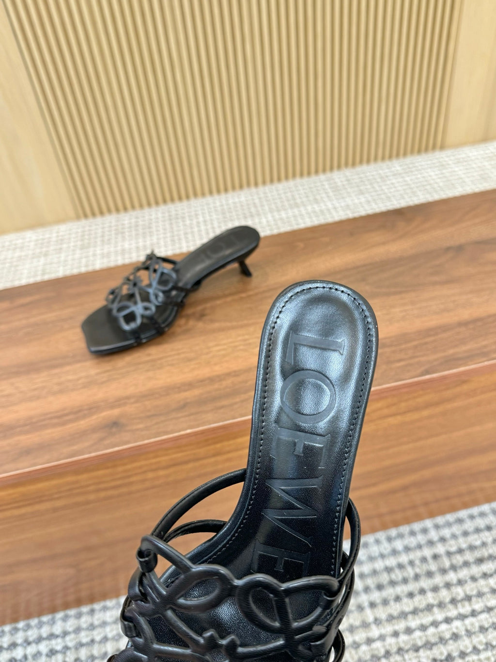 Z2Q55A33 Popular  leather Slippers