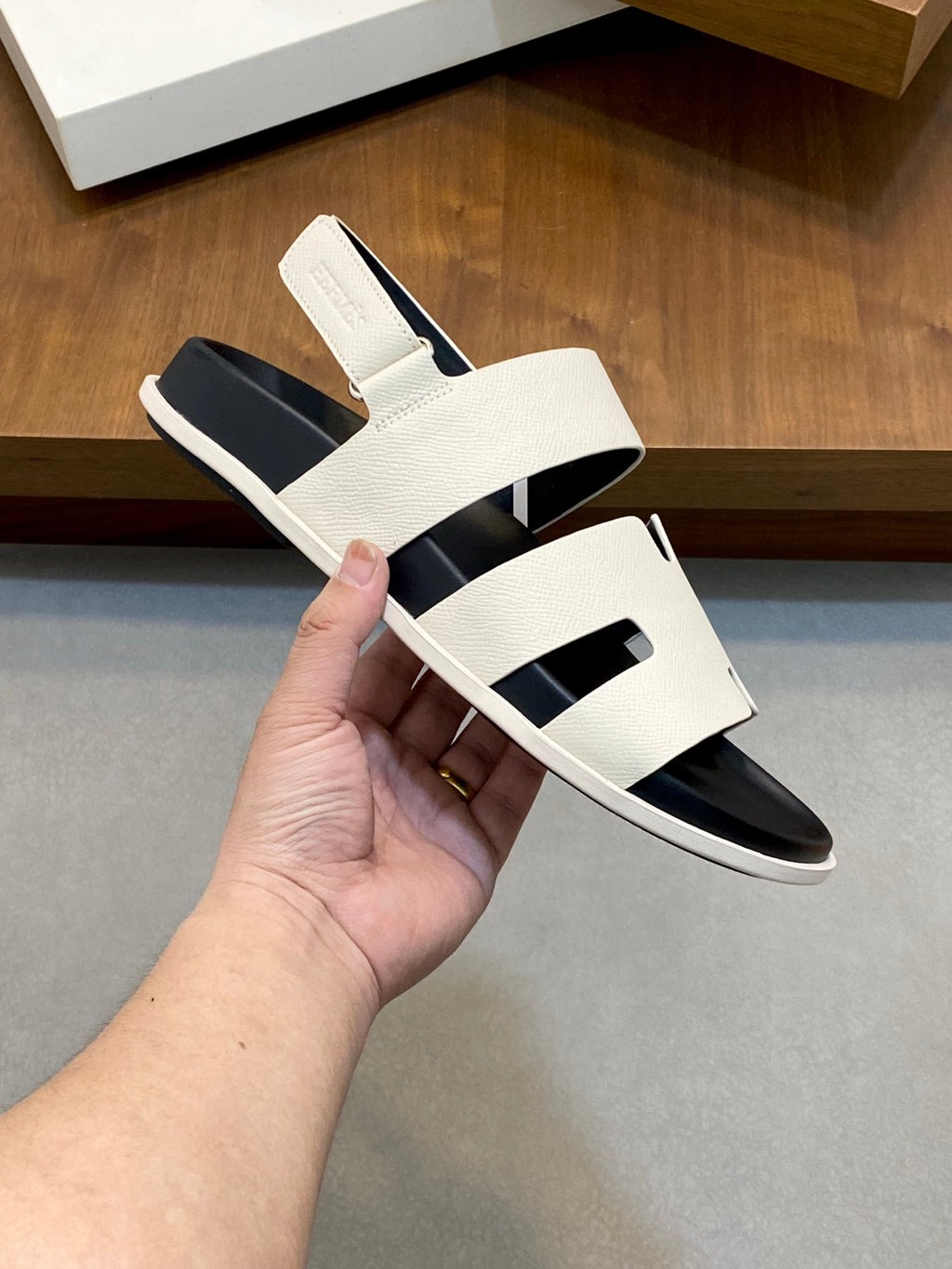 Z2P36H19 Popular high-quality leather Shoes