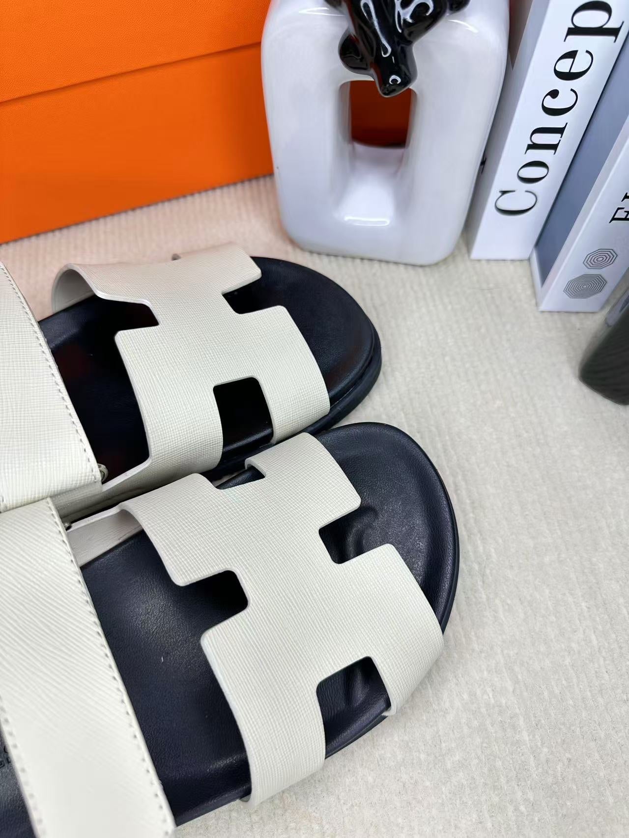 Z2Q55H28 Popular leather shoes
