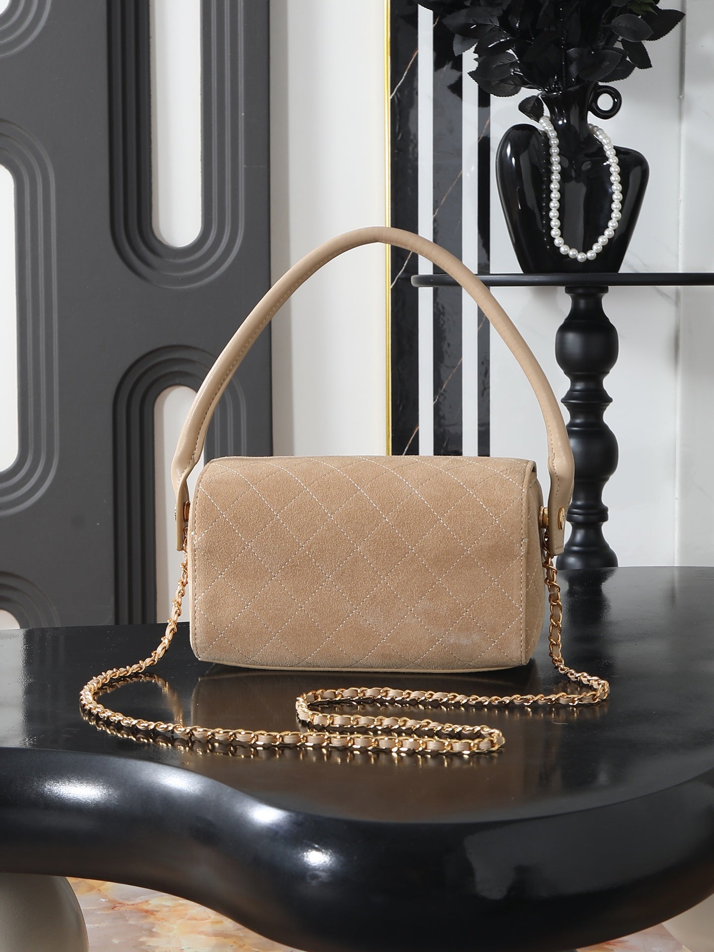 B1R76C22 Popular leather bag