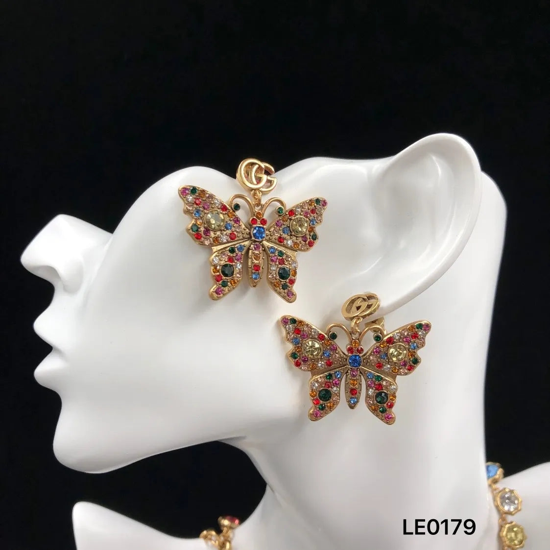 X1Z94B957X  Popular  Rings. Earrings .Bracelets .Necklaces