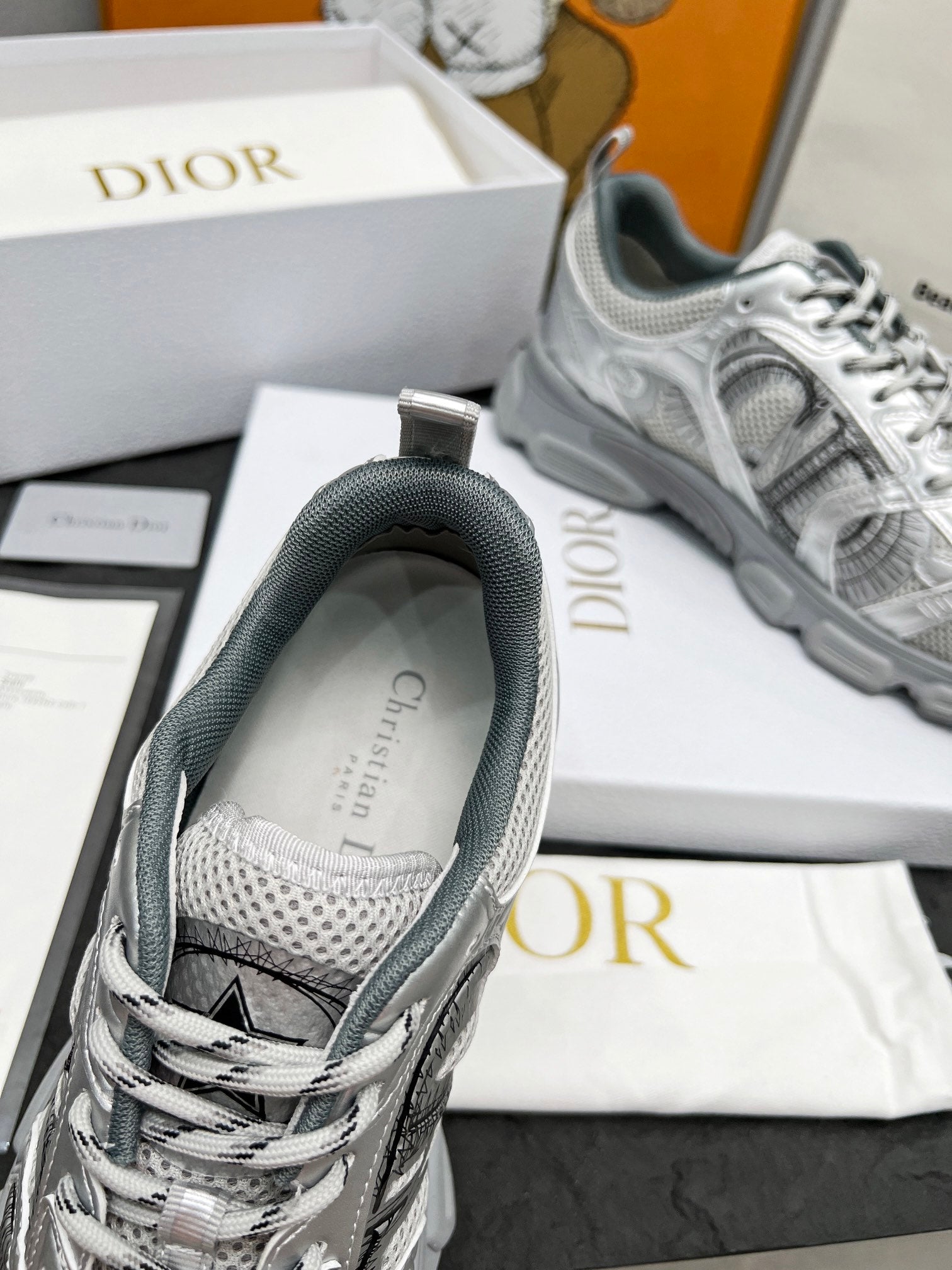Z2Q105D311 Popular high-quality Shoes