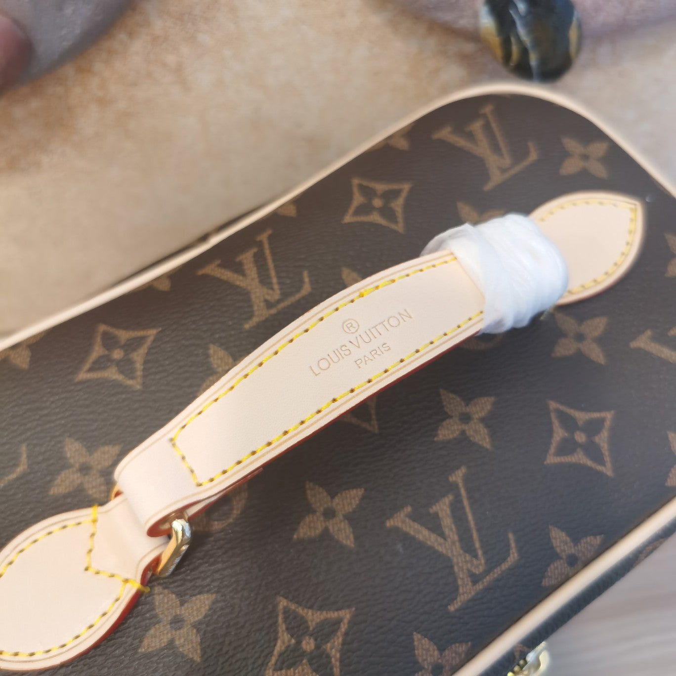 B1X34E273 Popular  leather bag 