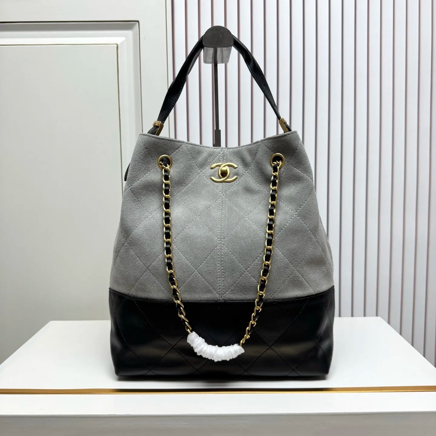 B1P46C19 Popular leather bag