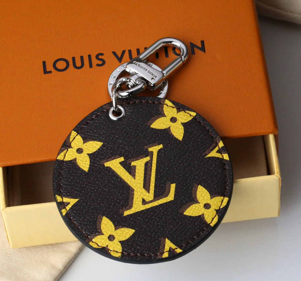 A1Z105E90 Popular bag 's charms accessories