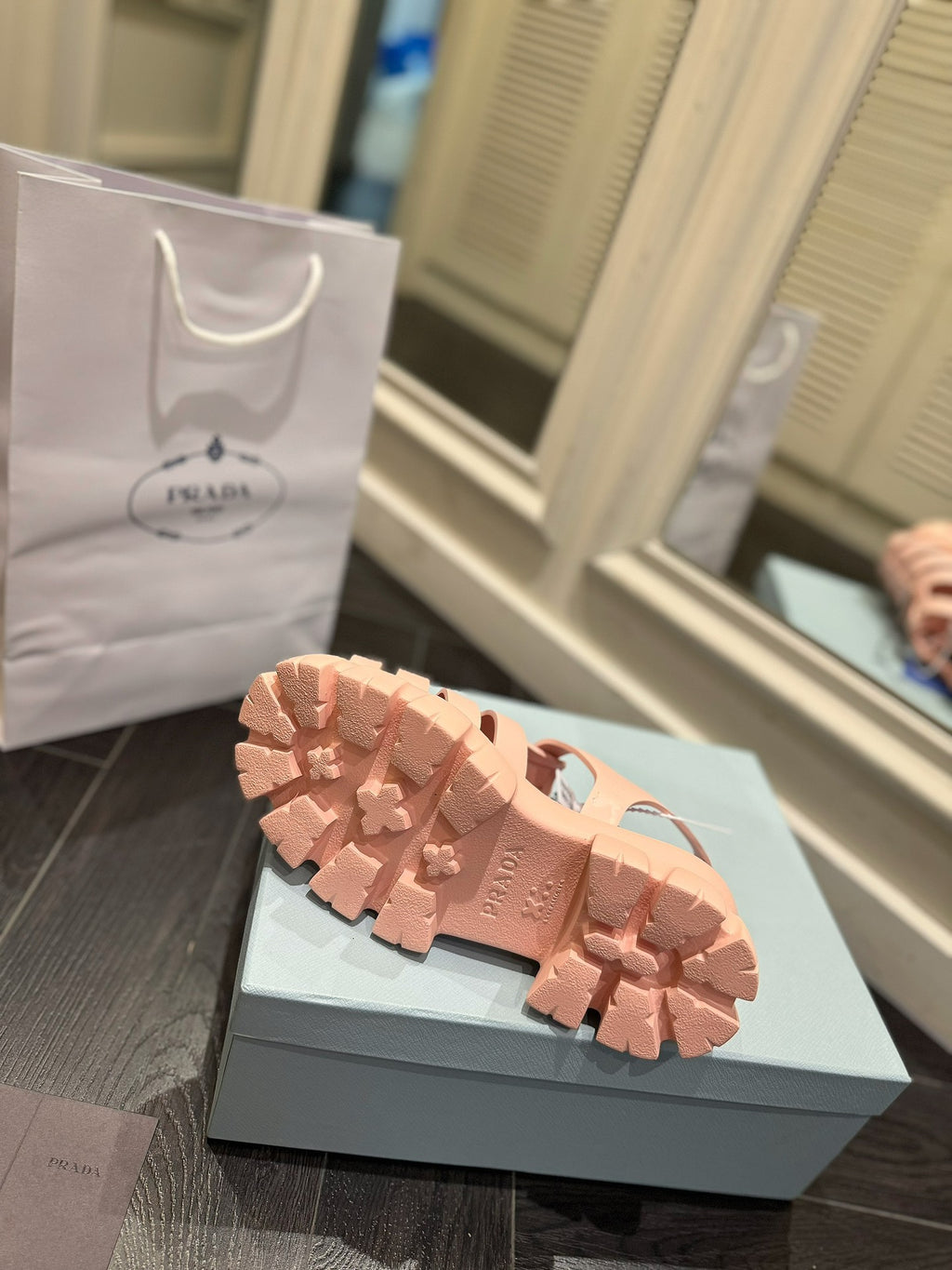 Z2R85P51  Popular high-quality shoes