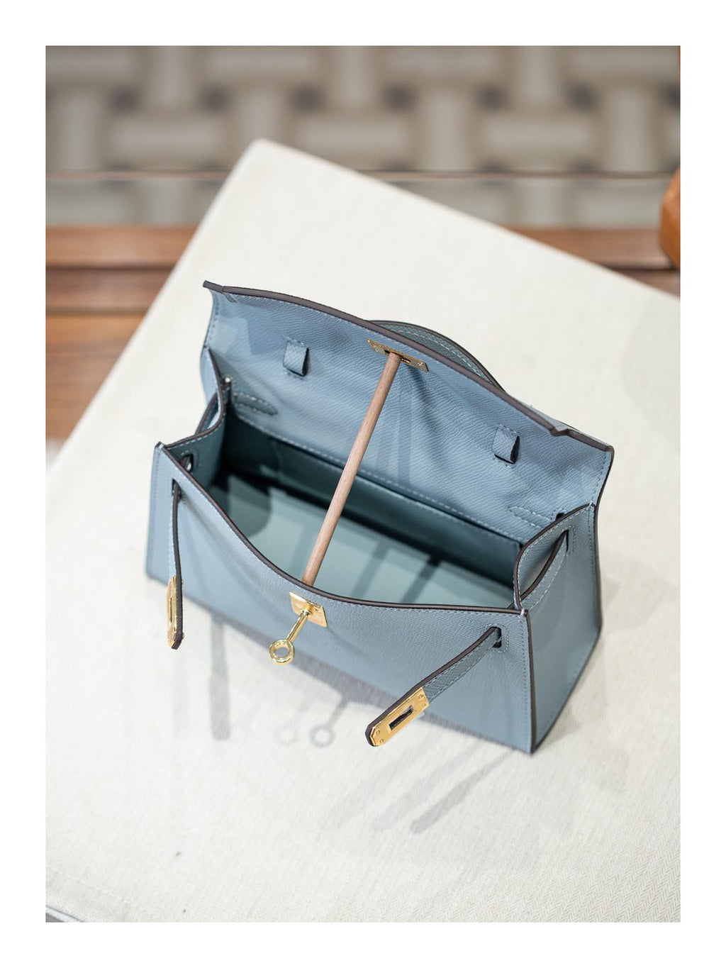B1R66A4 Popular leather bag