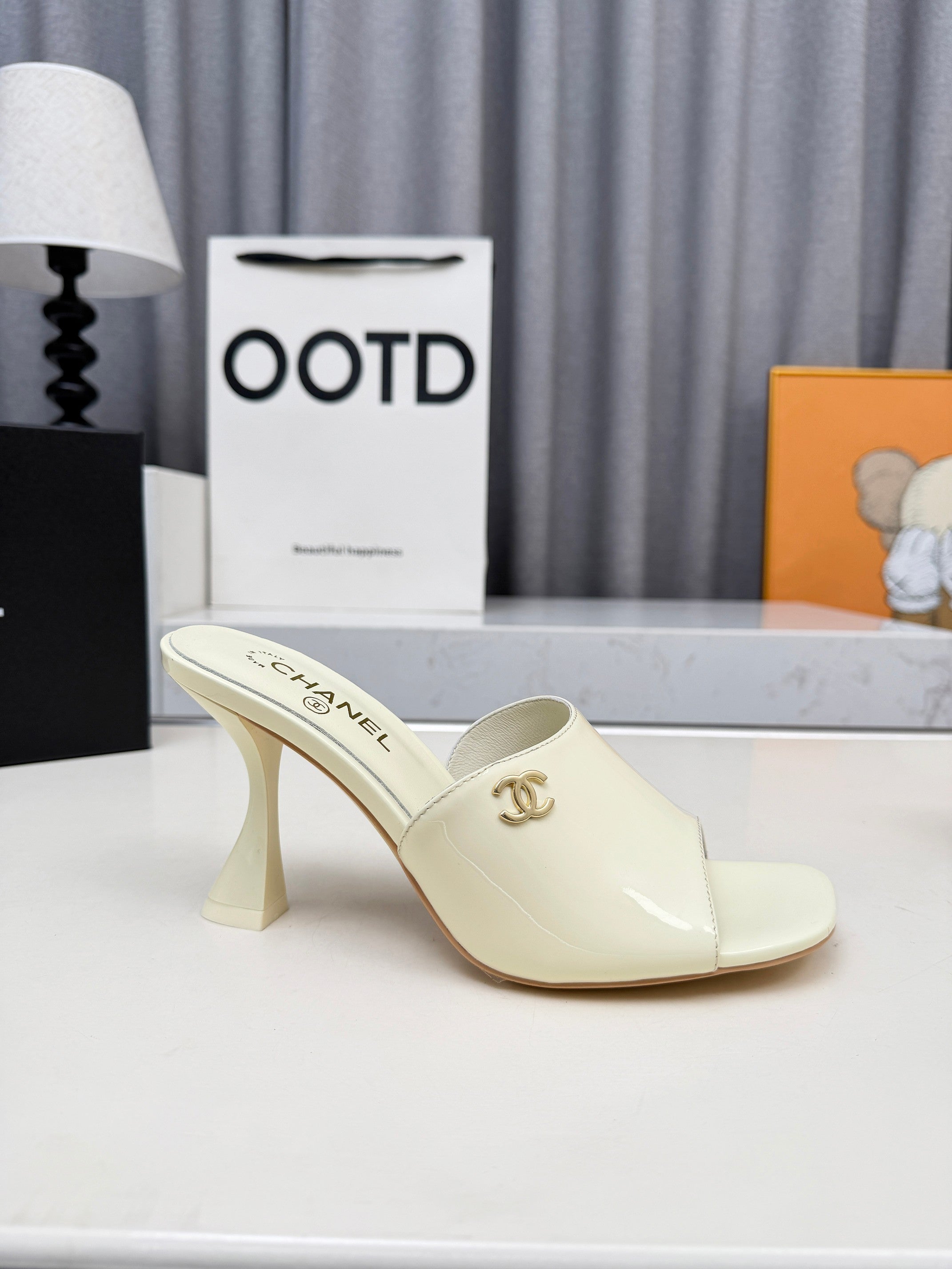 Z2X66C46 Popular leather High heels