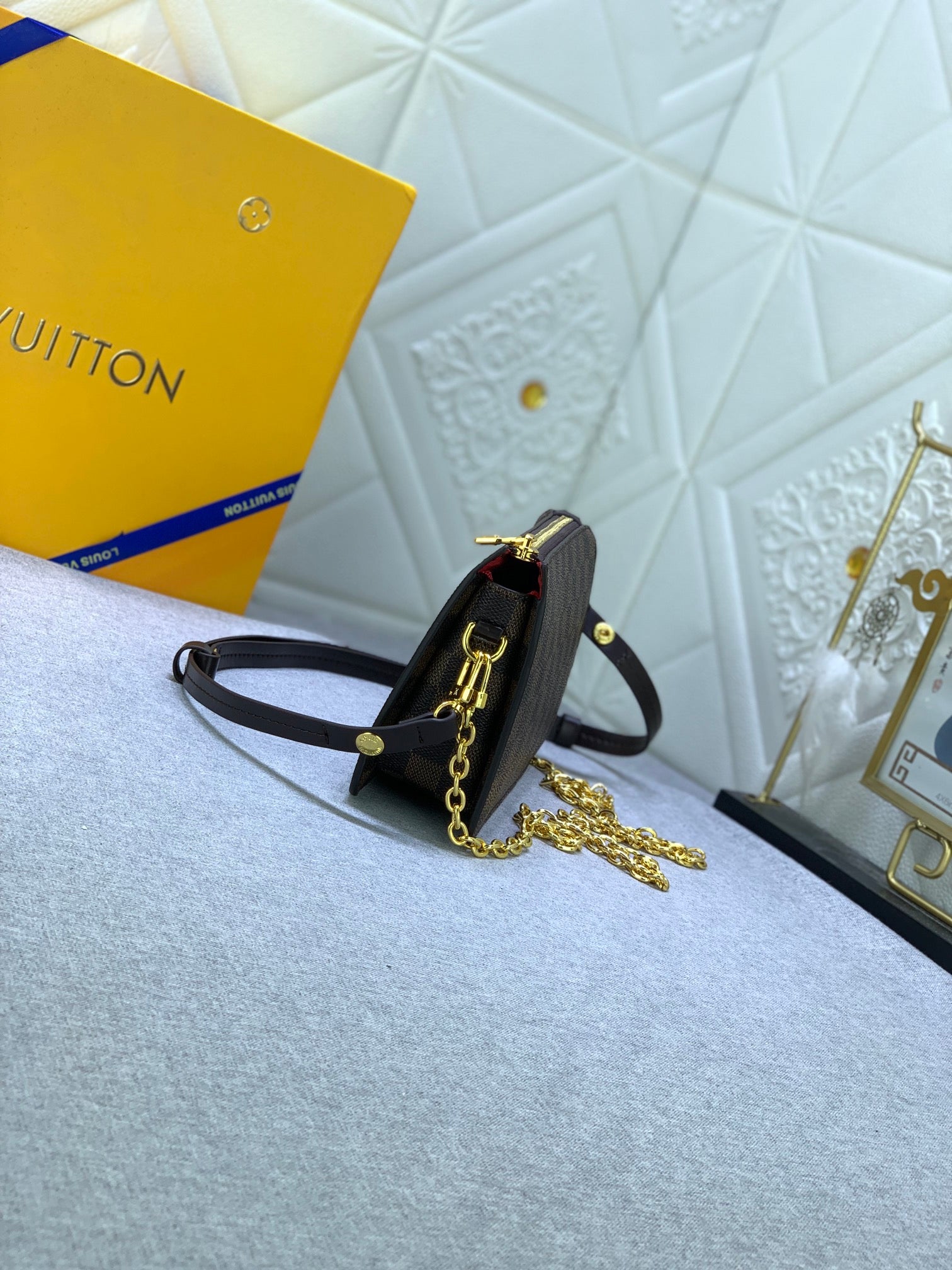 B1X34E275 Popular  leather bag 
