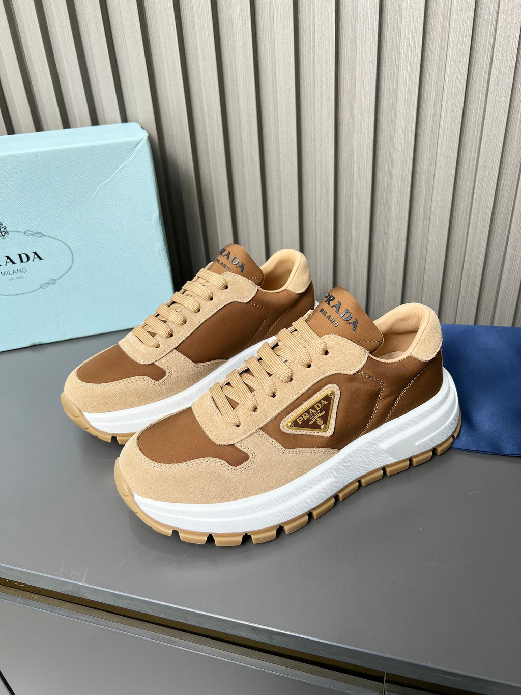 Z2LPD5  Popular high-quality shoes