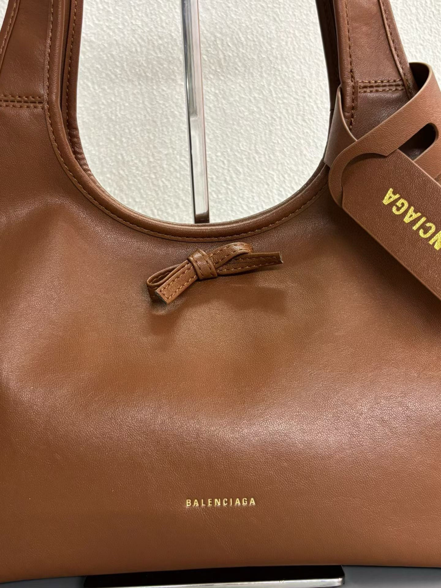B1P46J143 Popular leather bags