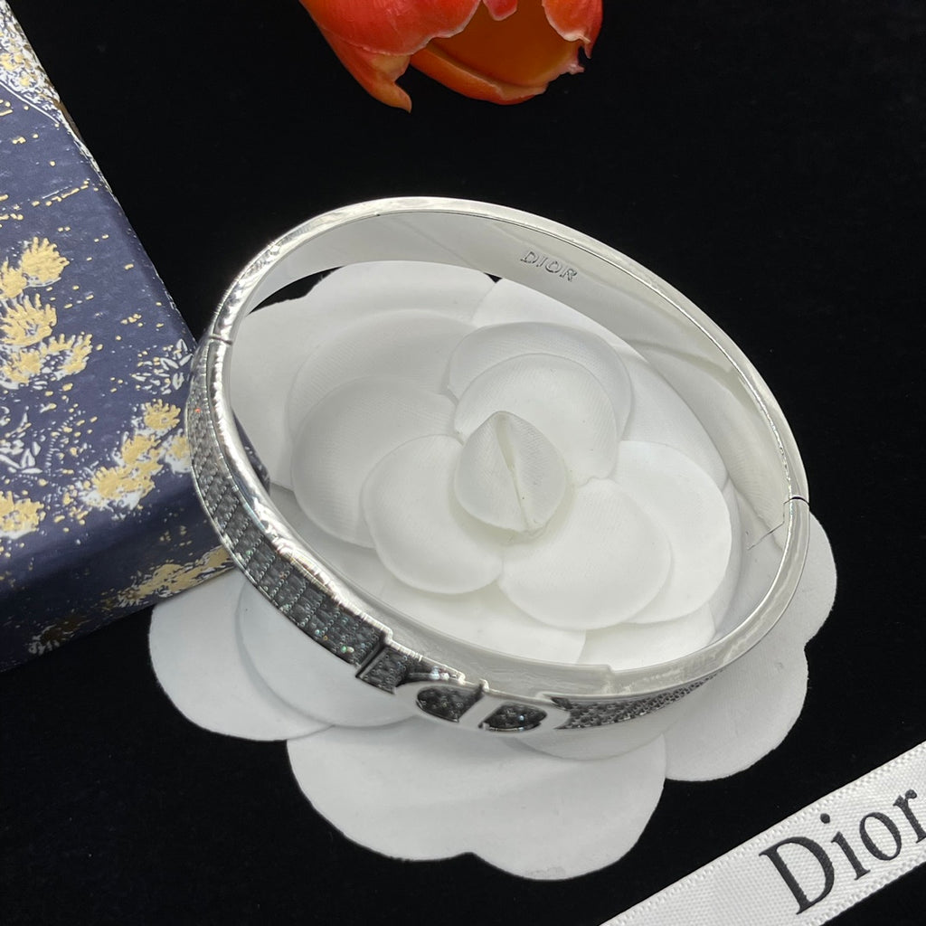 X1Z94D673K  Popular Bracelets