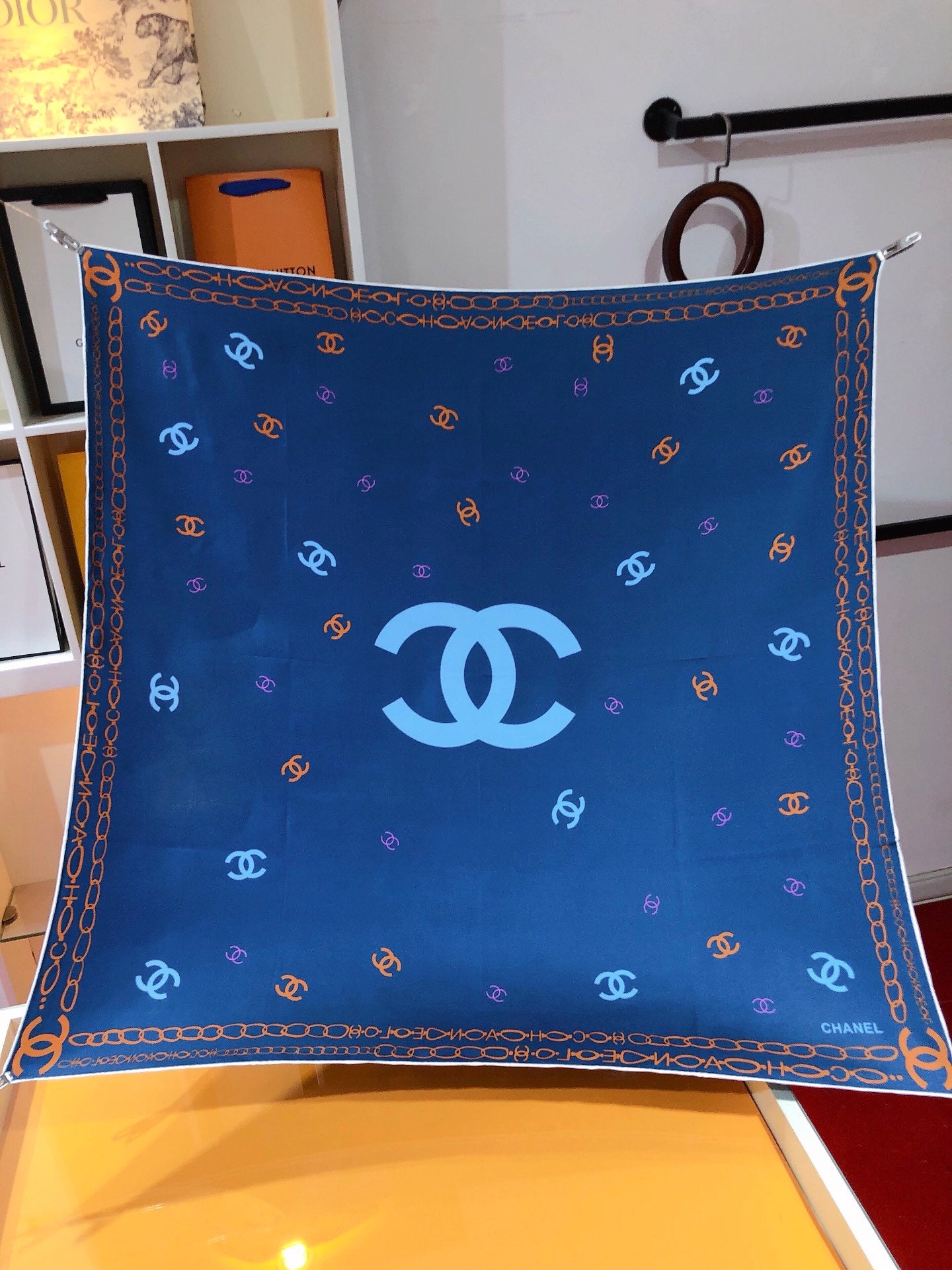 W1N46C13 Popular Silk Scarve