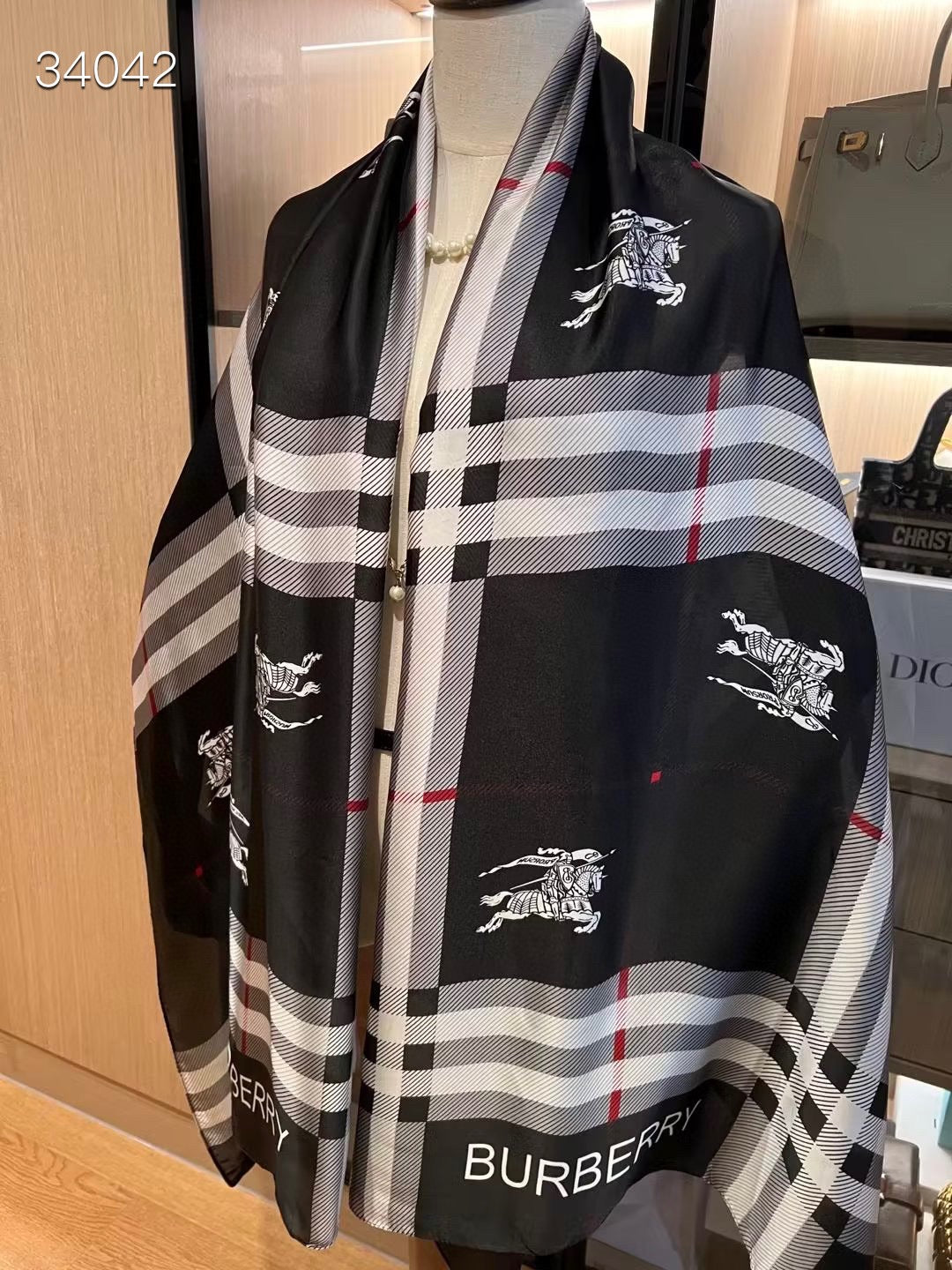 W1N55R67 Popular Silk Scarve