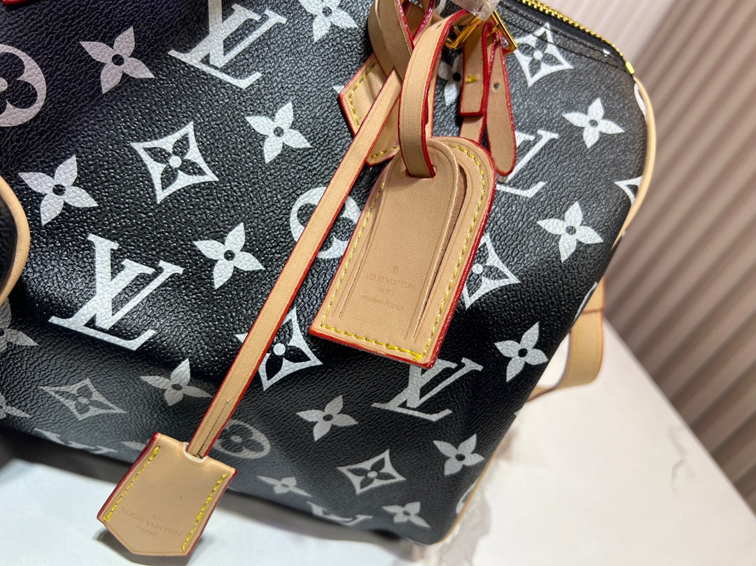 B1X55E17 Popular  leather bag