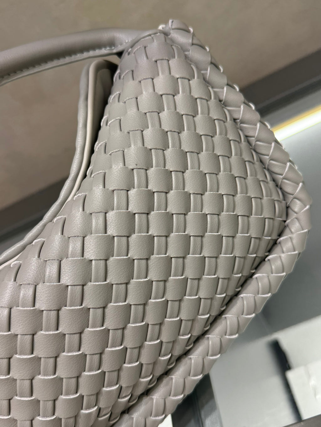 B1X104A83 Popular  leather bag