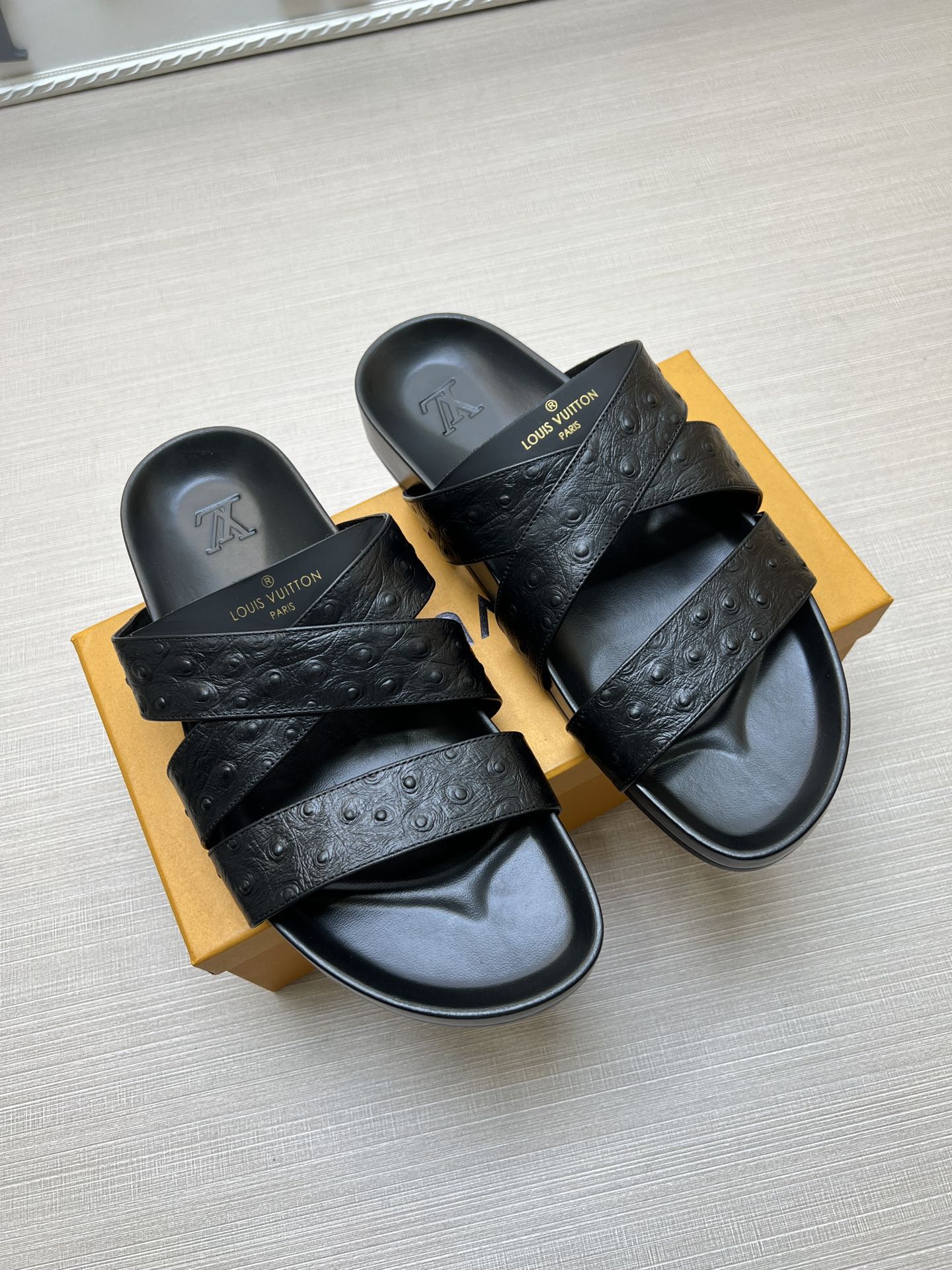 Z5ZE89 Popular slippers