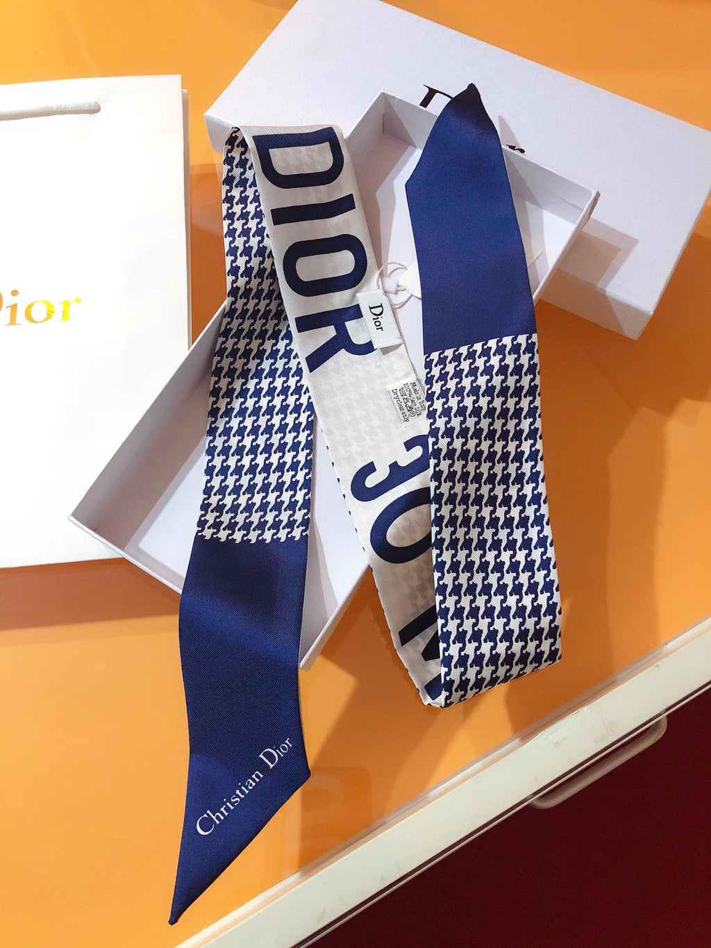 W1N46D4 Popular Silk Scarve