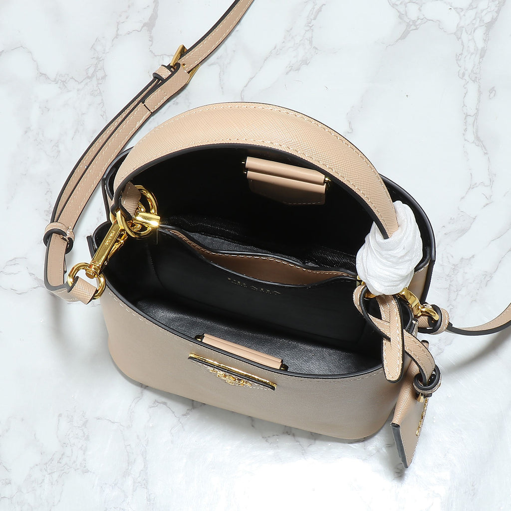 B1W35P102 Popular  leather bag
