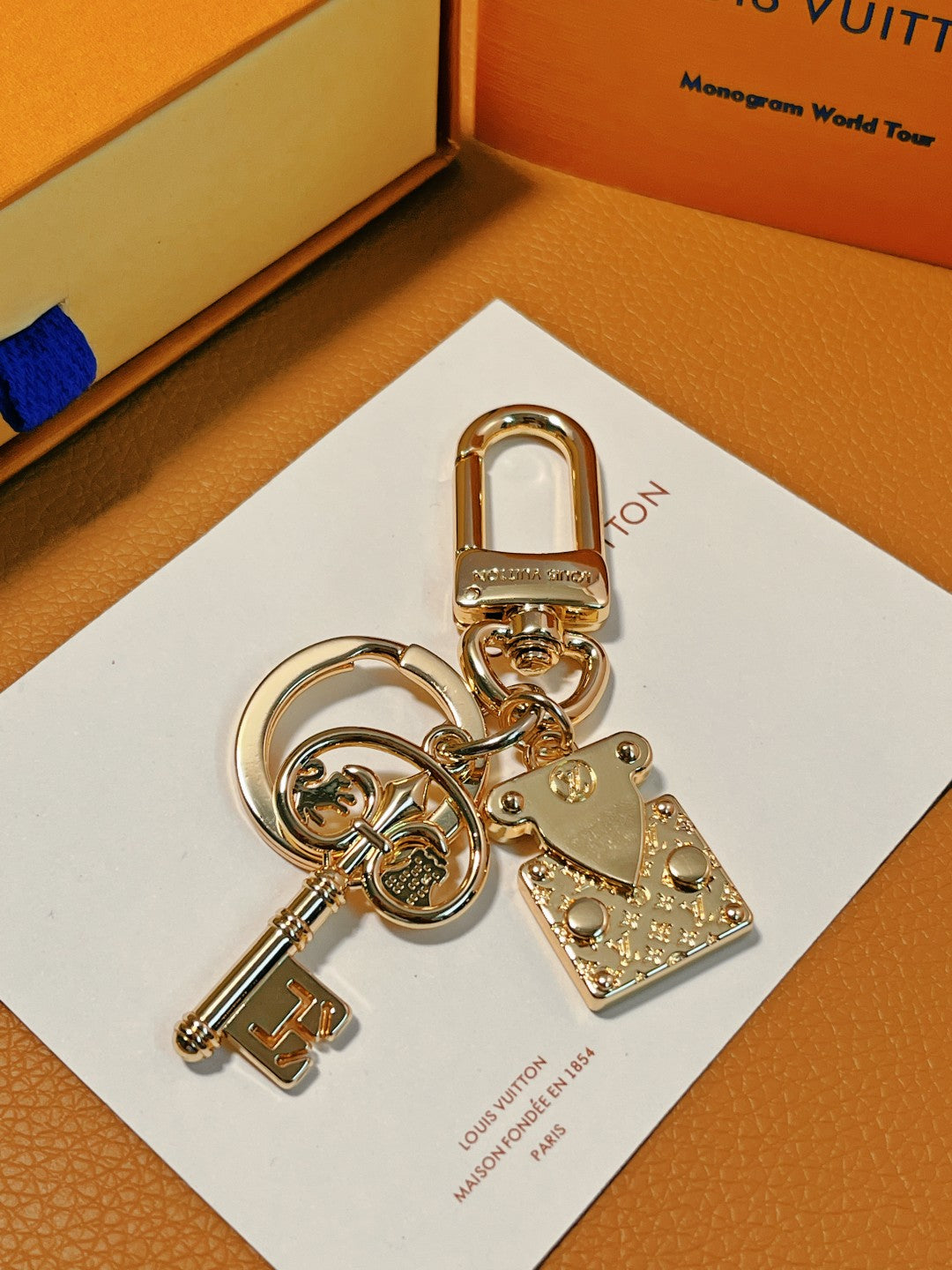 A1ZE43  Popular key closure