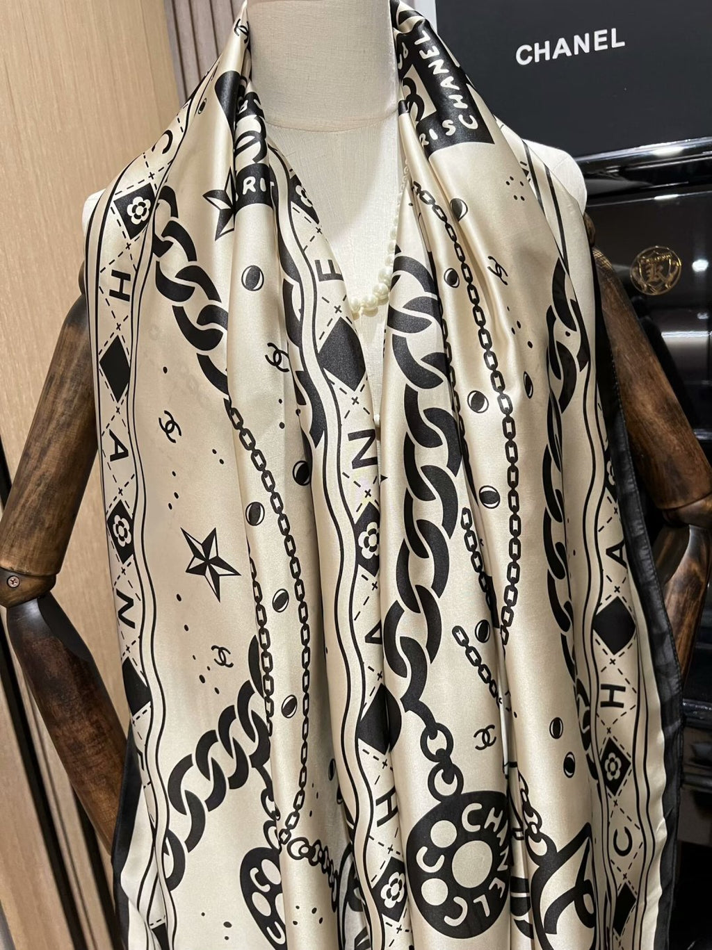 W1N55C75 Popular Silk Scarve