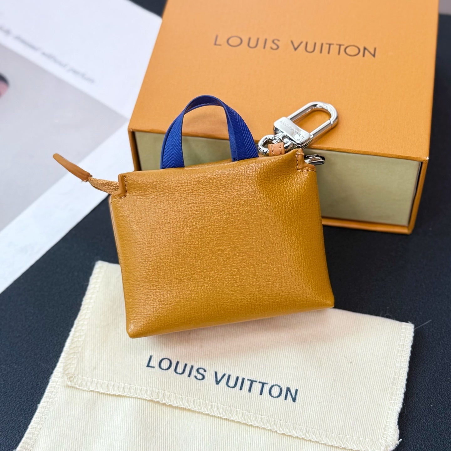 A1Z105E4 Popular bag 's charms accessories
