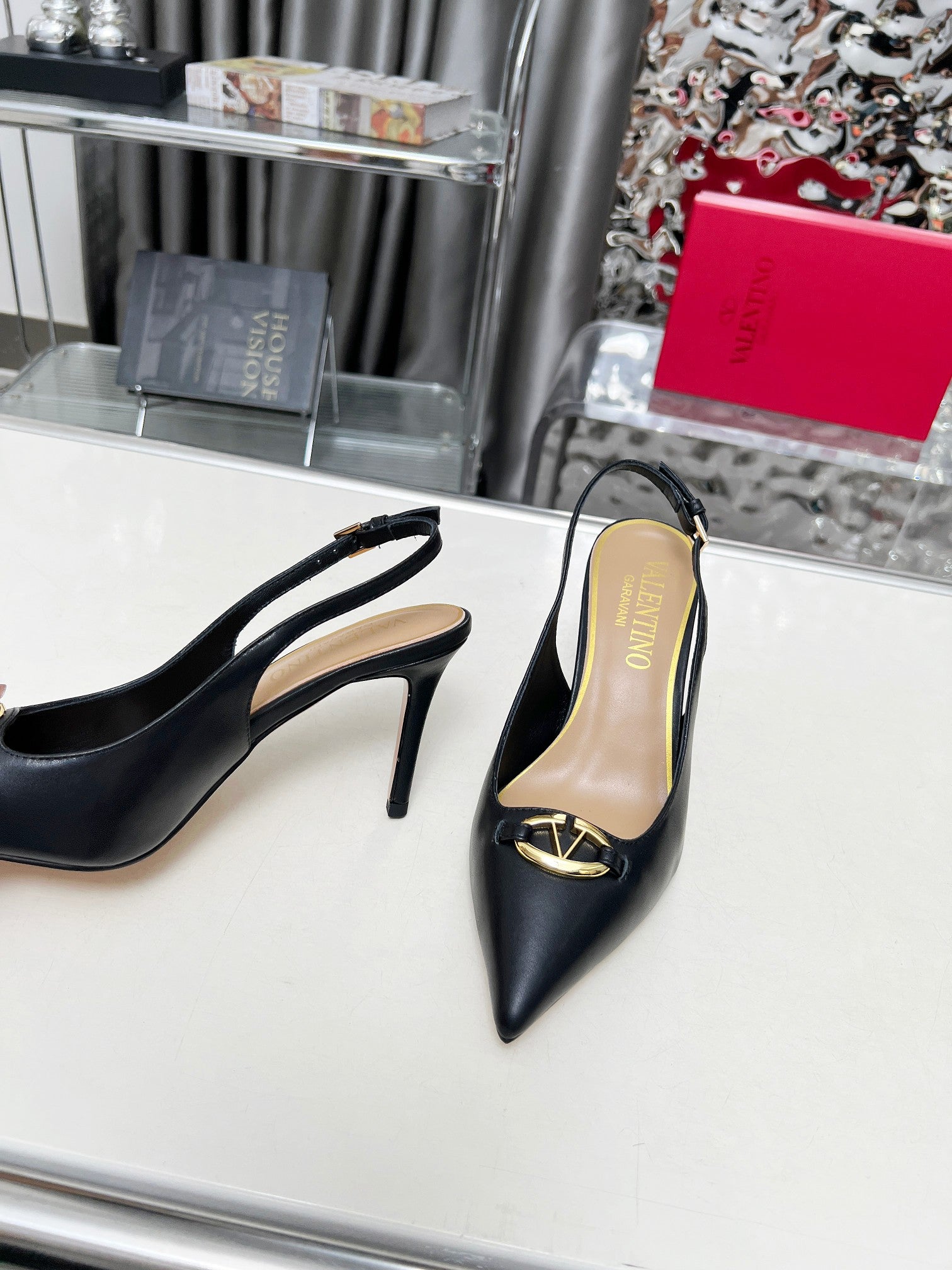 Z2R45VL17  Popular leather  High heels