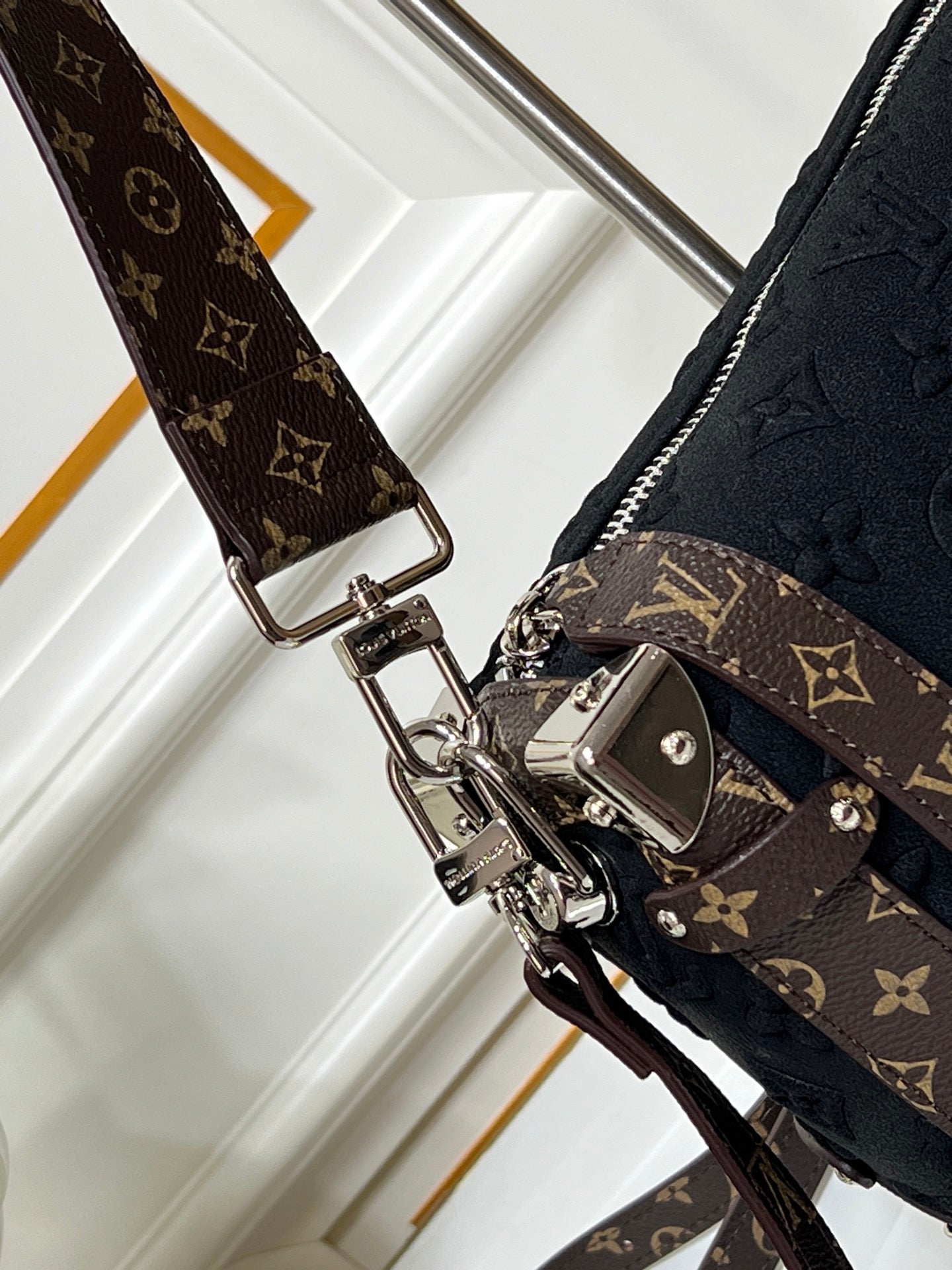 B1R115E157 Popular bag