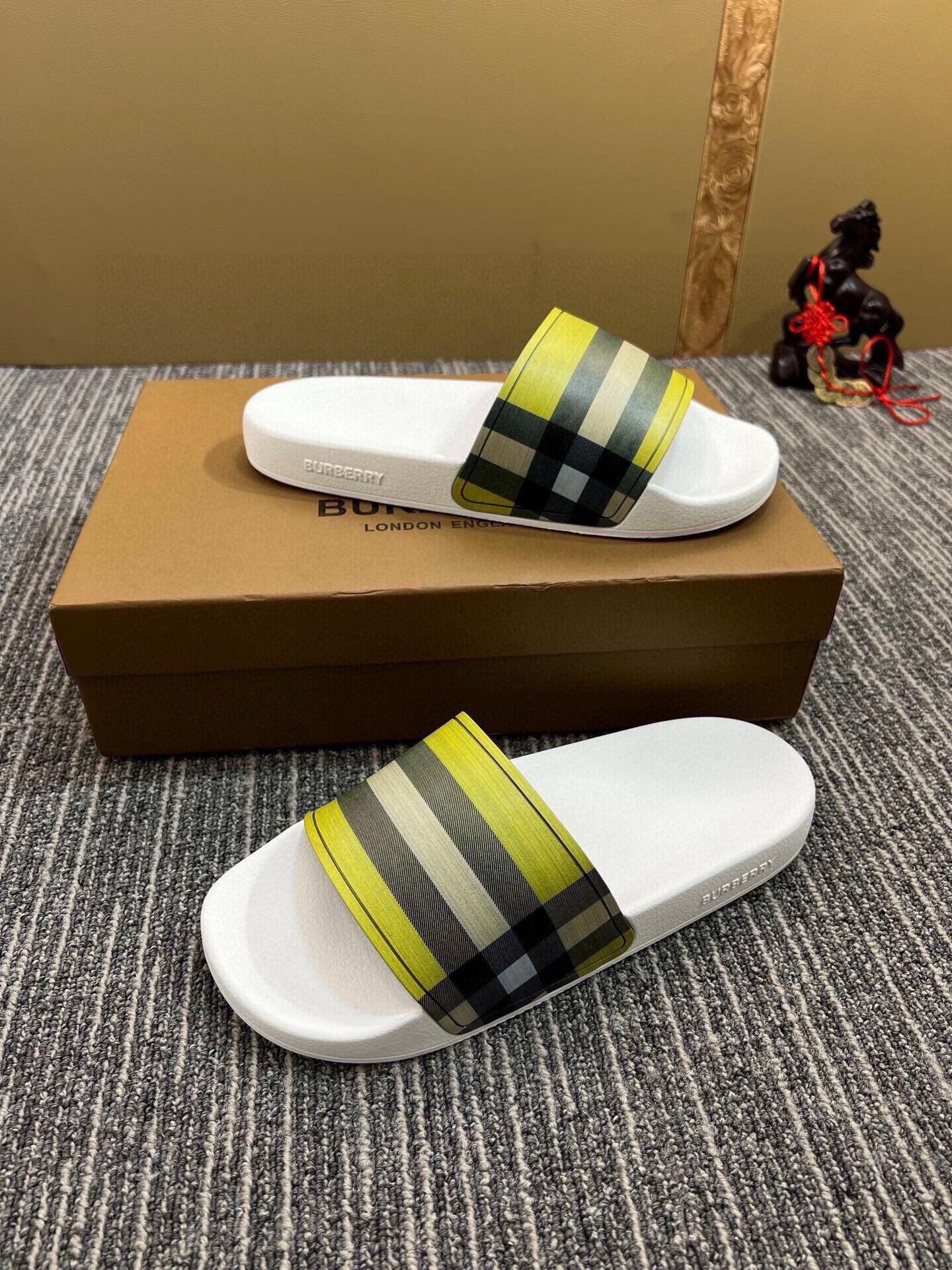 Z5Z35R261 Popular Slippers