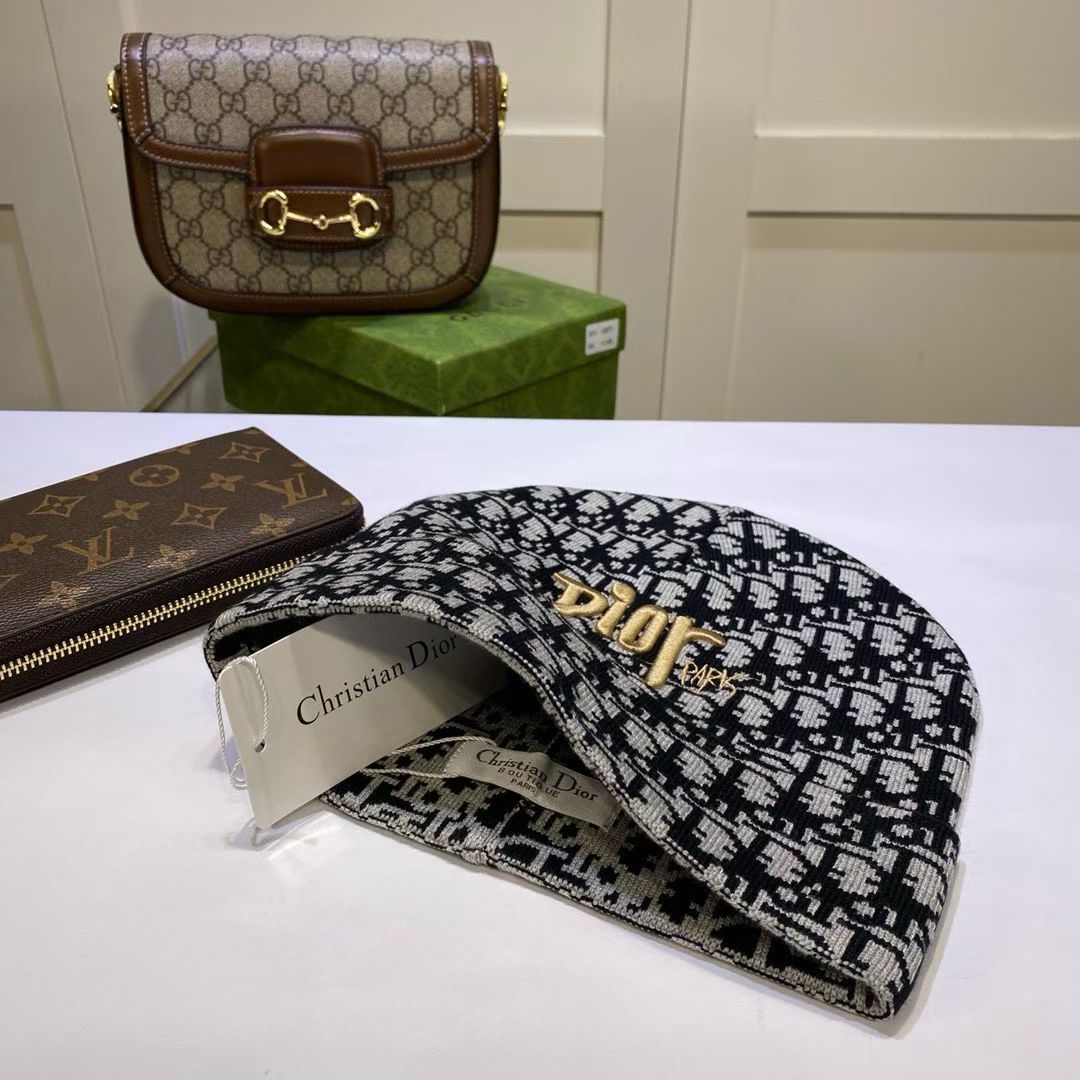 M1R86D70 Popular hats