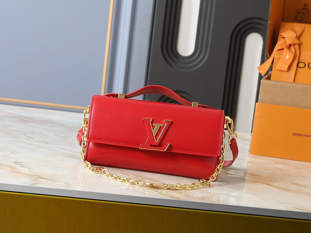 B1R15E145 Popular leather bag