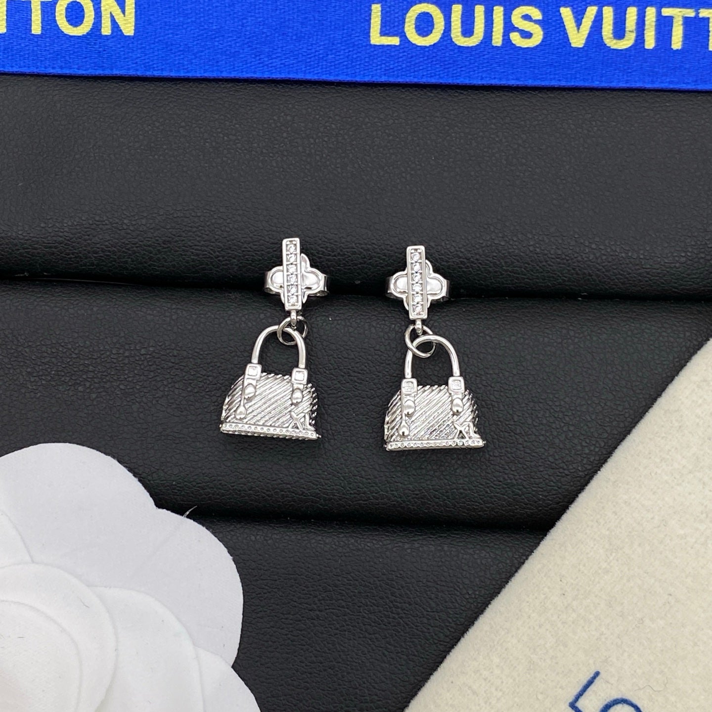 X1Z95E67E Popular Earrings